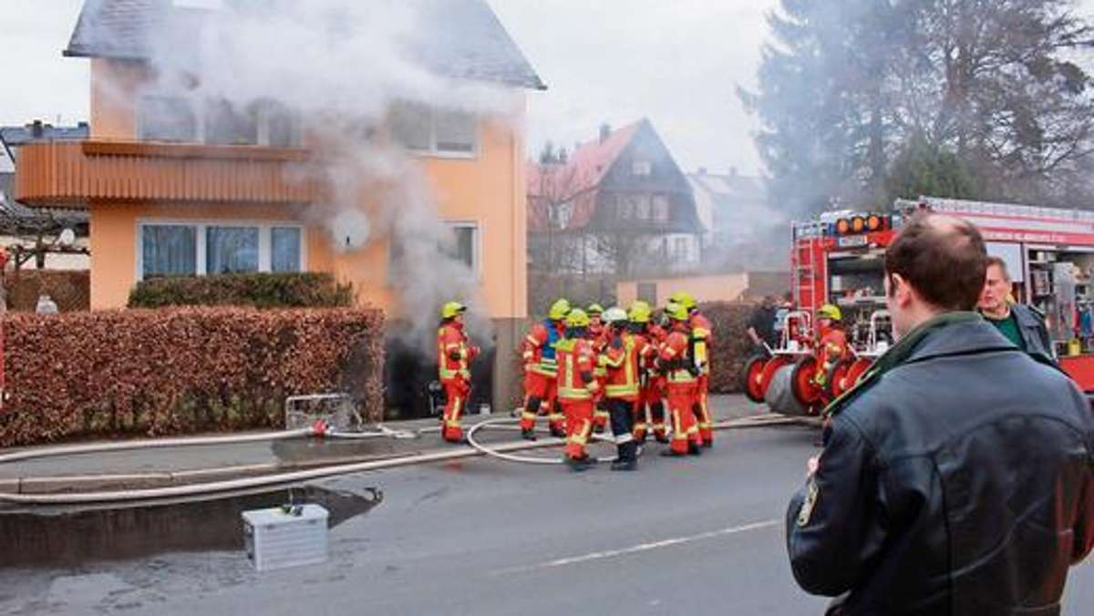 Münchberg: Helmbrechts: Kellerbrand nach Schweißarbeiten