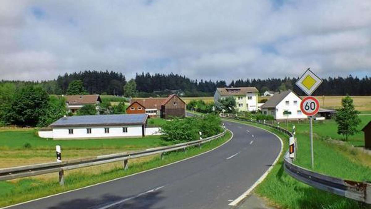 Hof: Rehau-Dobeneck - Auf Rehauer Grund, knapp an der Grenze zu Regnitzlosau, stehen zwölf Anwesen. Sie gehören zur Streusiedlung Dobeneck.