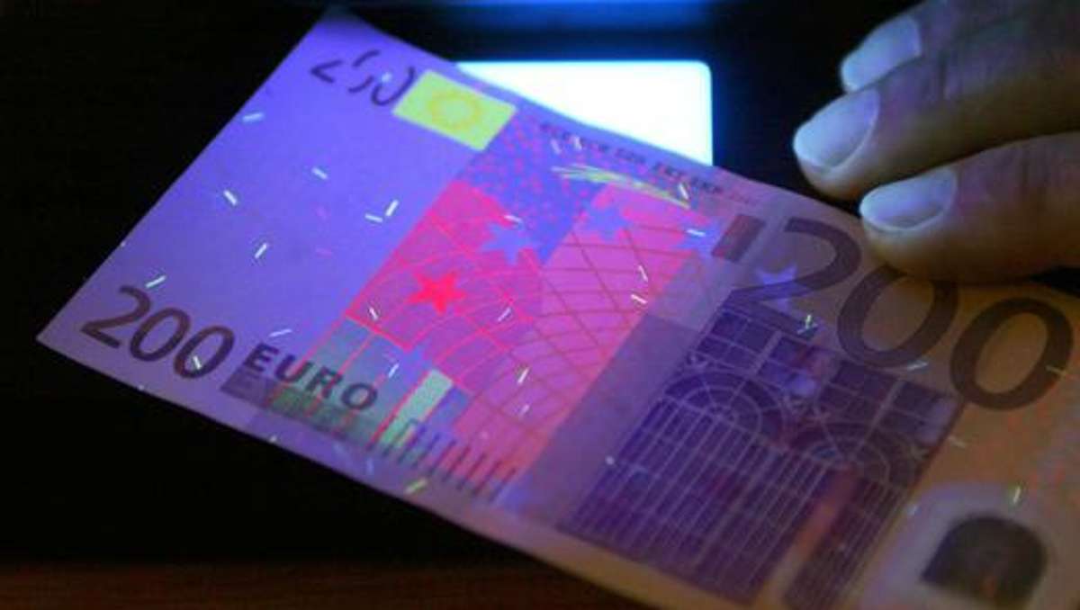 Hof: Zoll findet 85 000 Euro Falschgeld