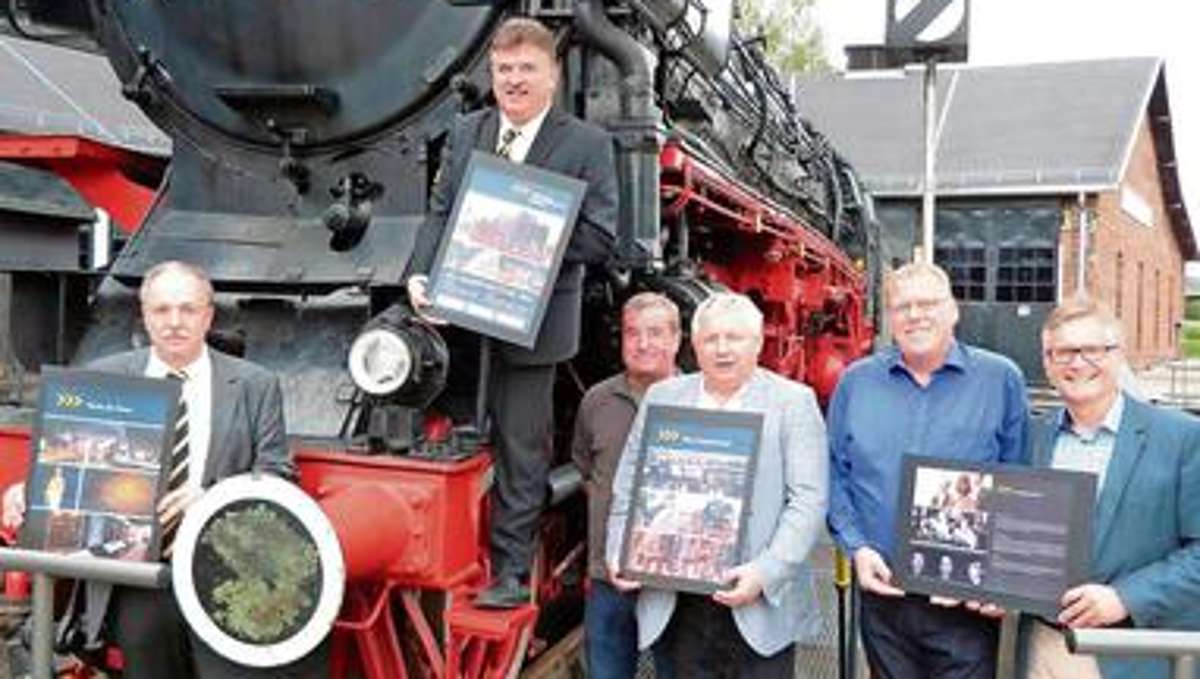 Kulmbach: Zehn Dampflokomotiven auf einem Foto
