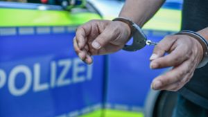 A9 bei Stammbach: Angriff: 46-Jähriger verletzt Biker und Polizisten