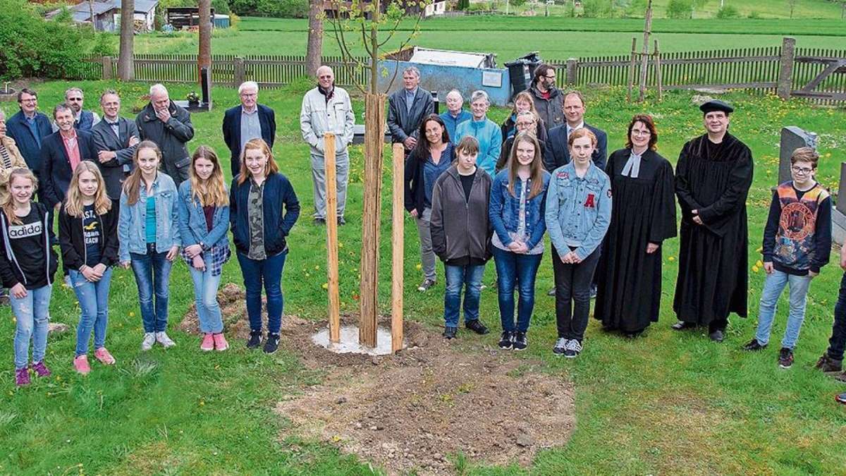 Arzberg: Baum erinnert an großen Reformator