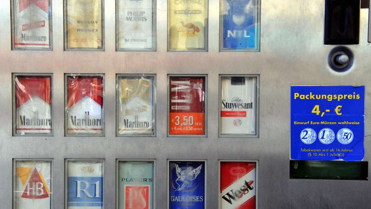 Hof: Zigarettenautomat gestohlen: Polizei schnappt drei junge Männer