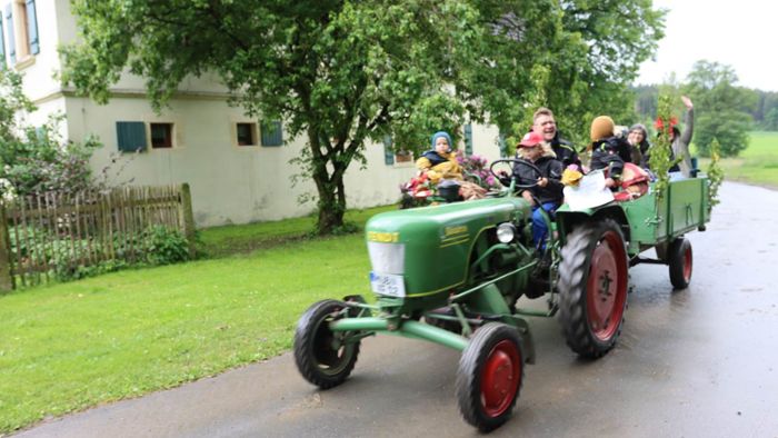 Traktortreffen zum Pfingstfest Metzlersreuth