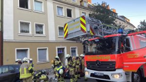Rauch tritt aus Wohnung aus: Feuerwehreinsatz in Hof