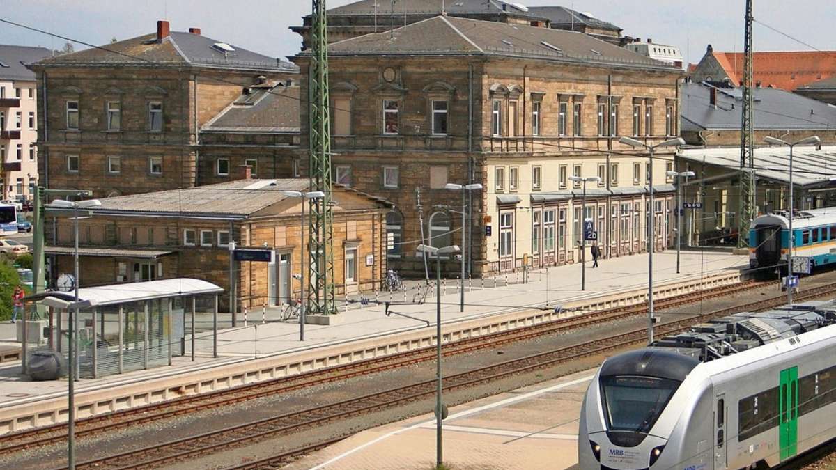 Hof: Studenten planen Hallenbad im Hauptbahnhof