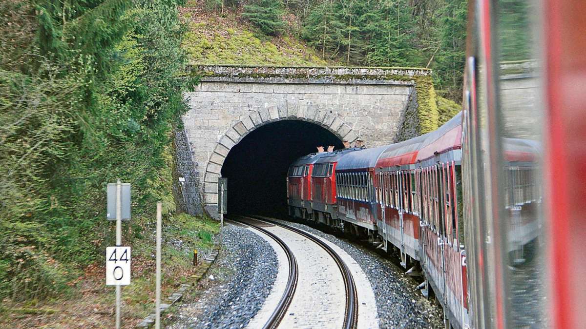 Wirtschaft: Bahn intensiviert Oberleitungs-Planungen