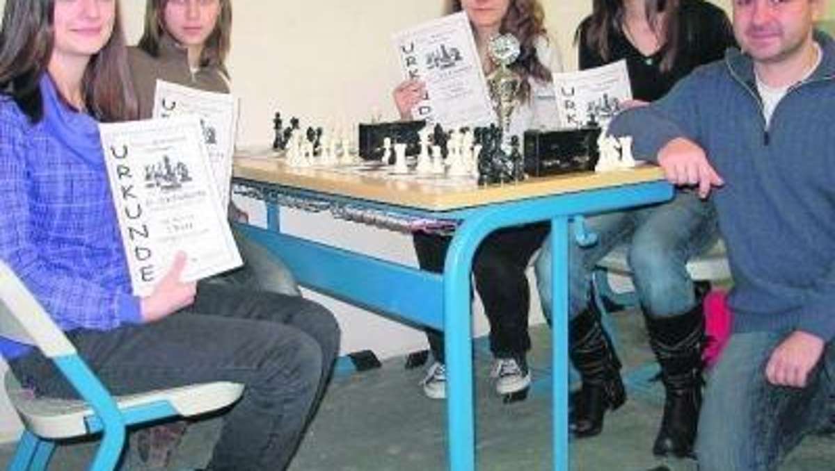 Marktredwitz: Meisterliche Mädchen am Schachbrett