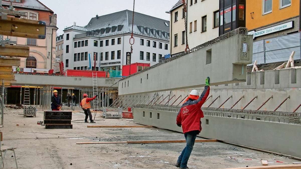 Kulmbach: 1800 Tonnen Beton schweben an ihren Platz