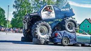Selb: Monster-Trucks überrollen alles