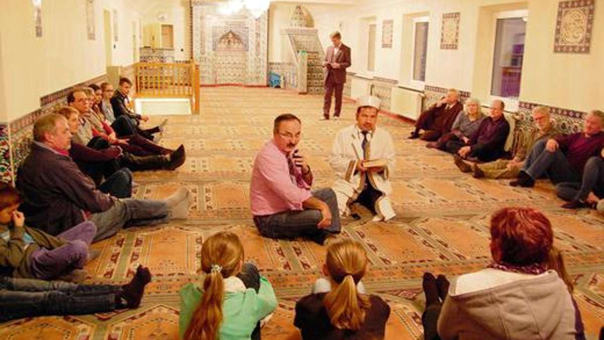 Hof: Hofer beten gemeinsam in der Moschee
