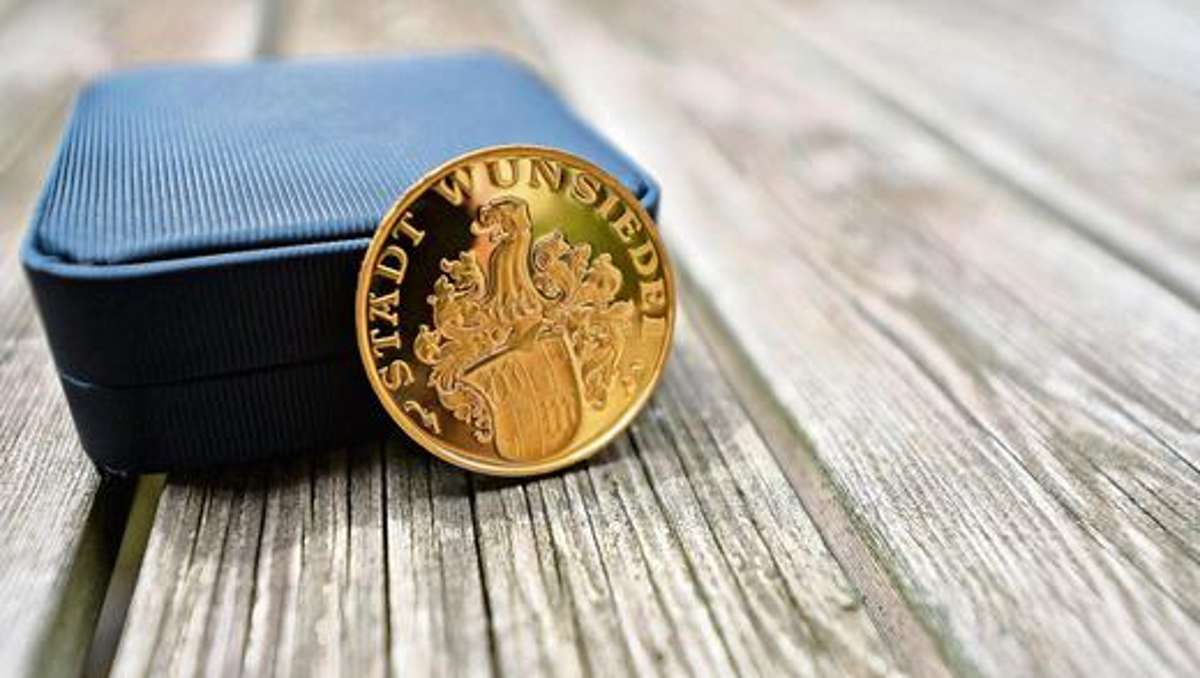 Wunsiedel: Medaillen aus purem Gold für Stadträte