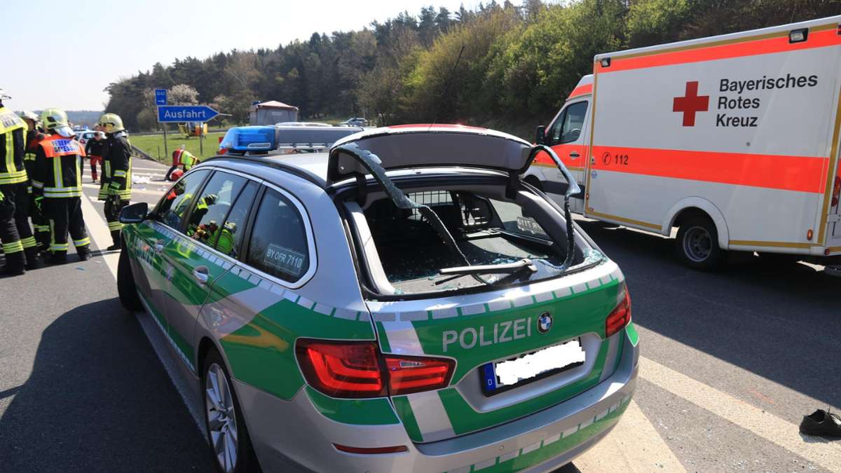 Länderspiegel: Unglück: Polizist von Auto erfasst und lebensgefährlich verletzt
