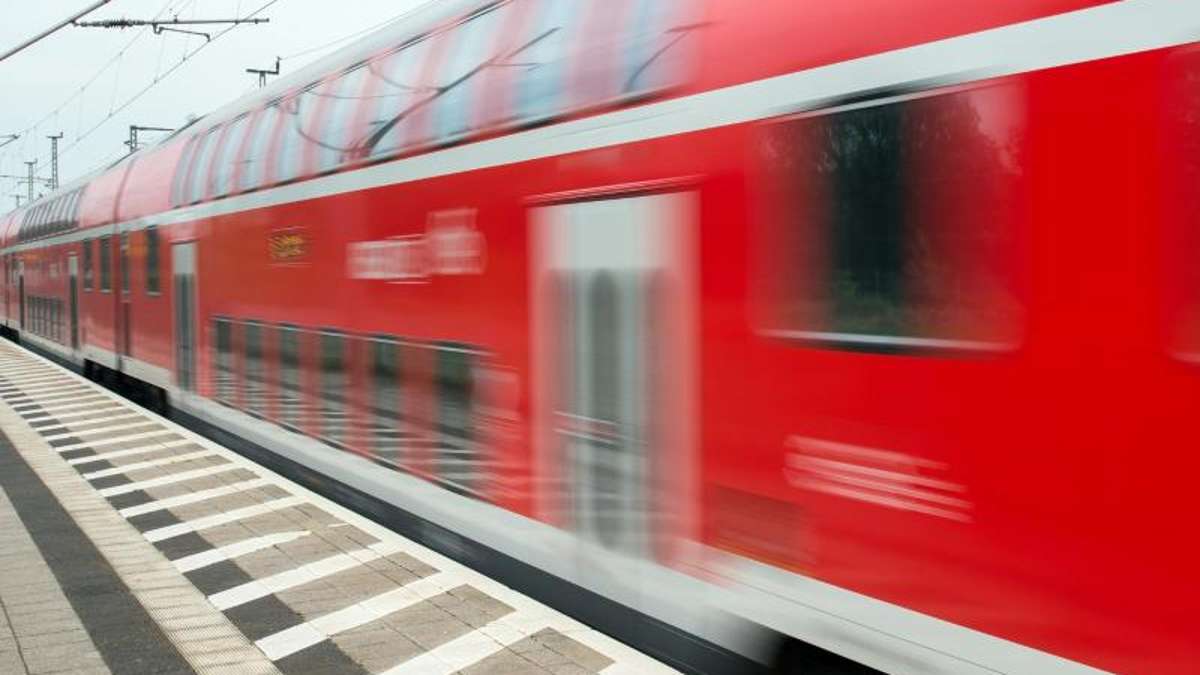 Hof: Exhibitionist onaniert im Zug