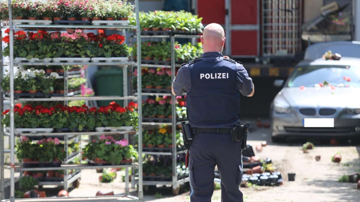 Eine Frau hat am Freitag die Kontrolle über ihr Auto auf einem Supermarkt-Parkplatz in Selbitz verloren.