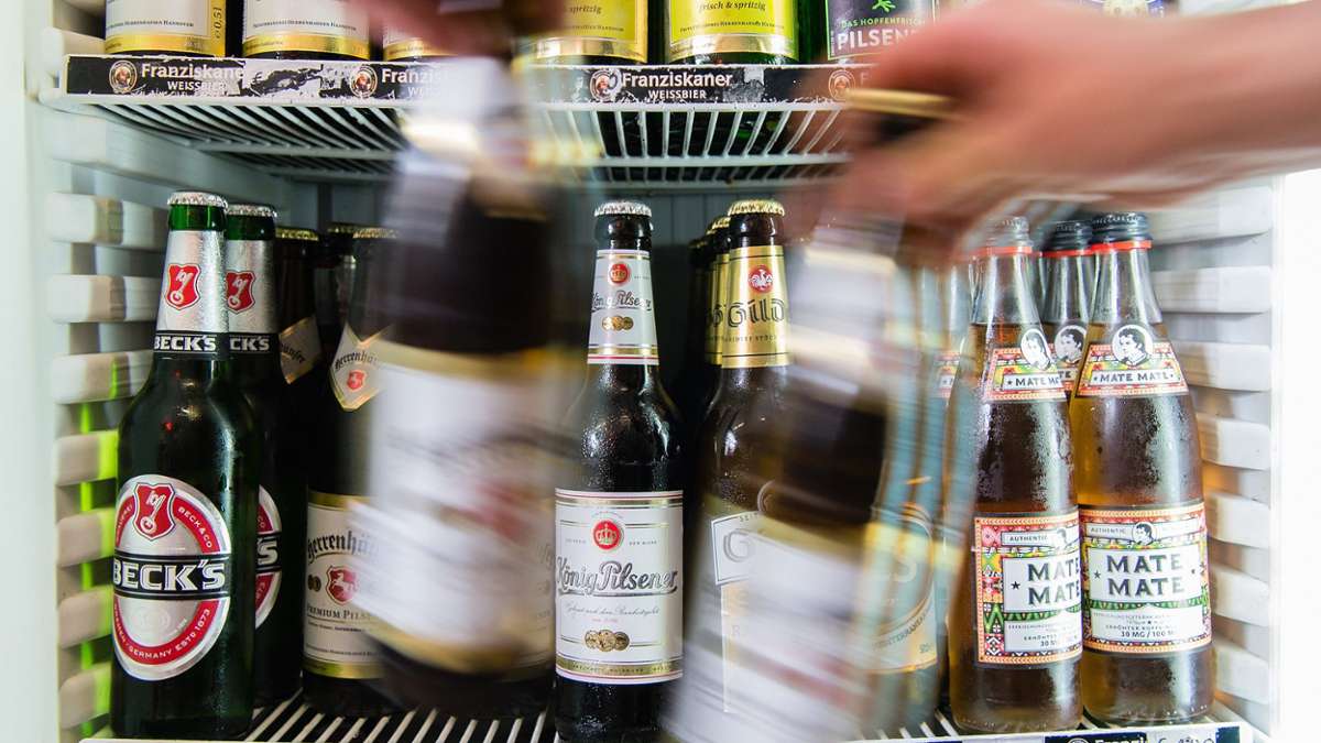 Marktredwitz: In Marktredwitzer Kiosk: Betrunkener will Bier und reißt Tür aus Verankerung