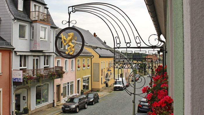 Historischer Ausleger: Der Löwe wacht wieder über Weißenstadt