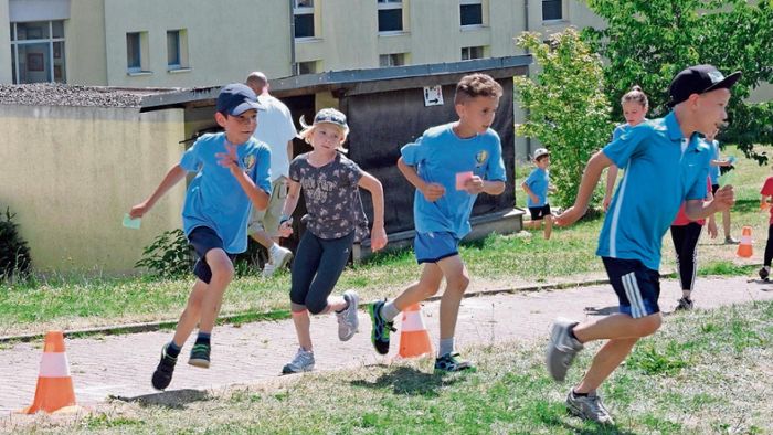 Kinder rennen um Spenden