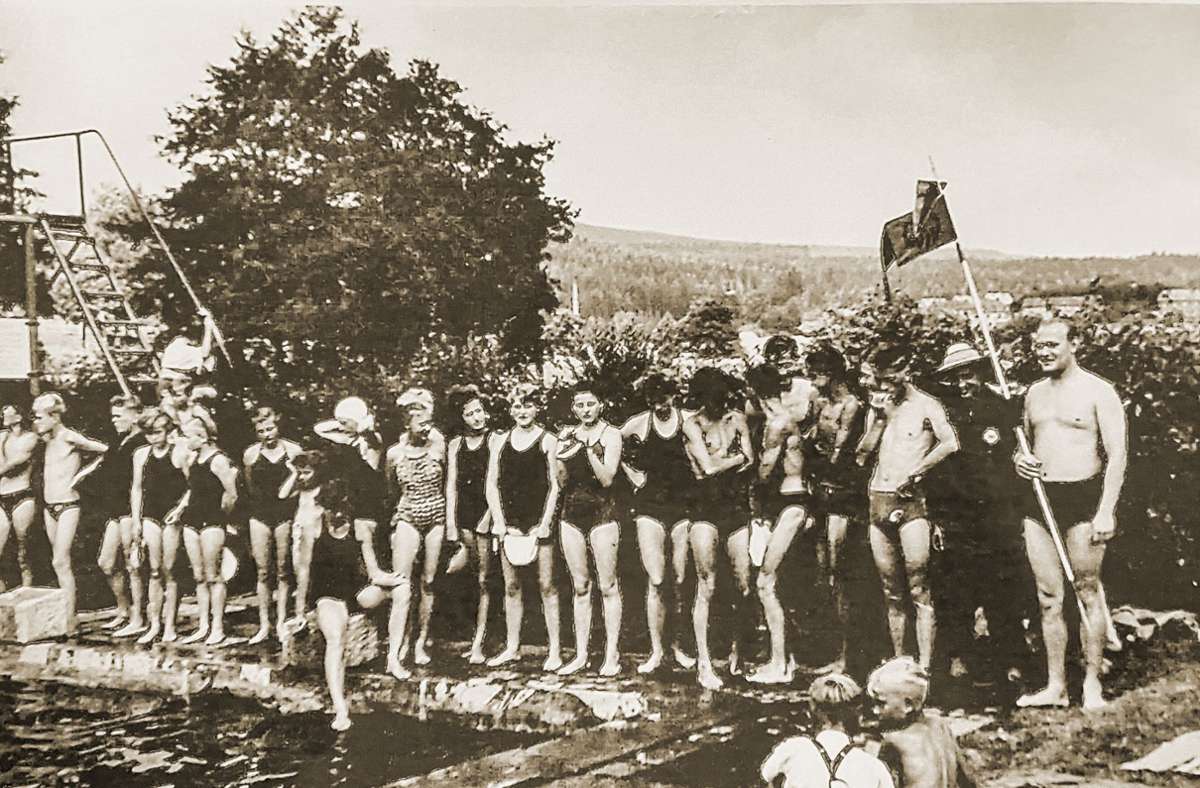 Ein historisches Foto zeigt die Sportler beim Training am Langen Teich. Foto: WSV/WSV