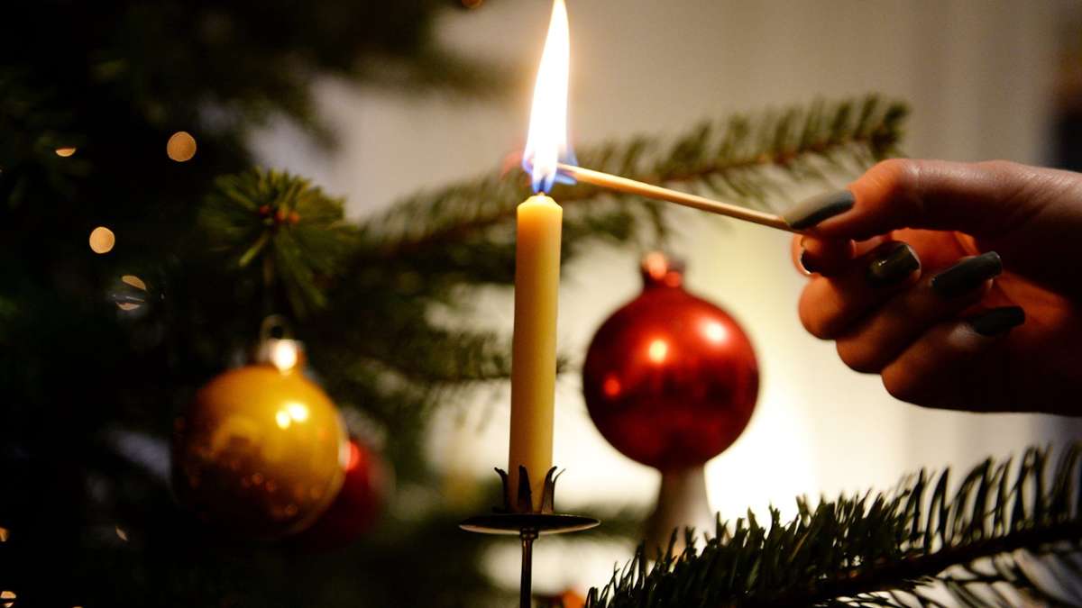 Carlsgrün: An Heiligabend: Kerze löst Feuer in Wohnung aus