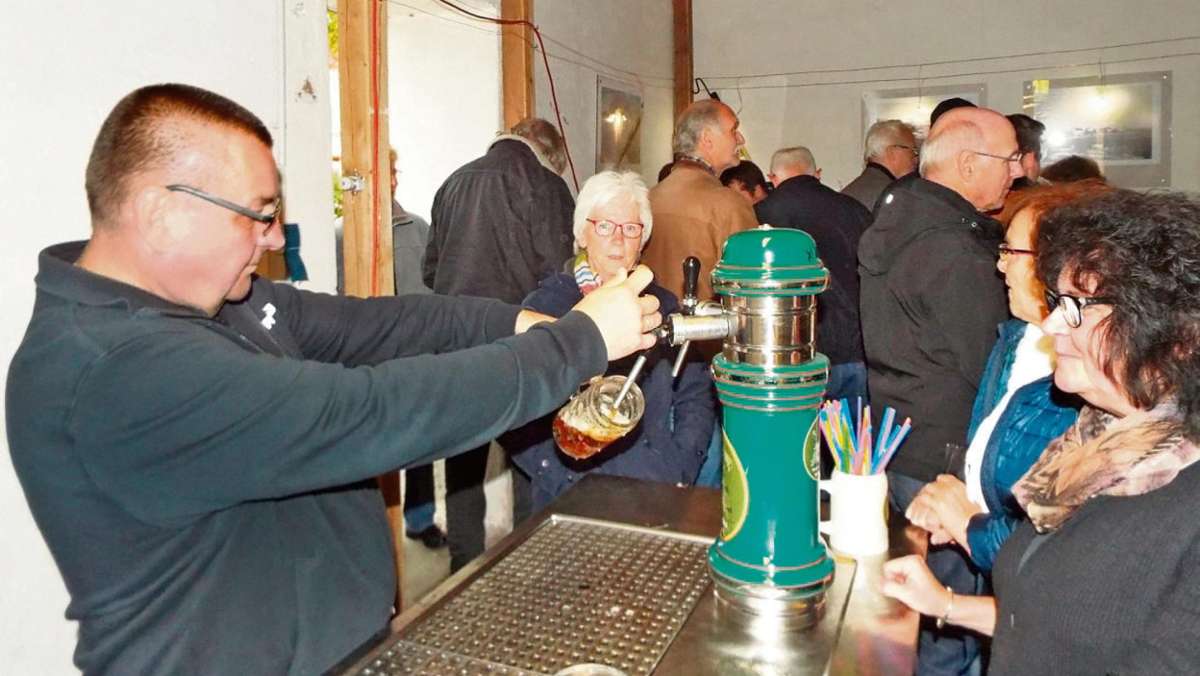 Rehau: Stadtspaziergänger testen Rehauer Bier