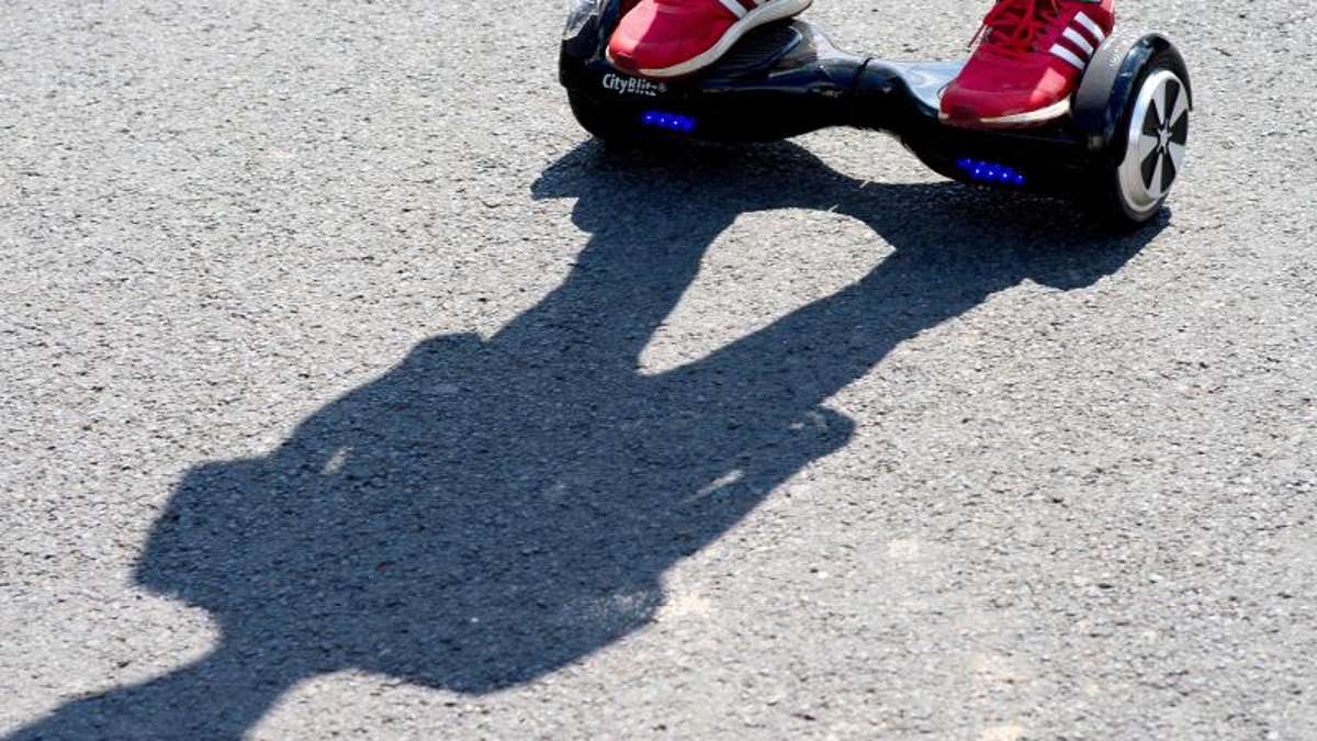 Hof: Teenager gestoppt: Hofer Polizei zieht Hoverboard aus dem Verkehr