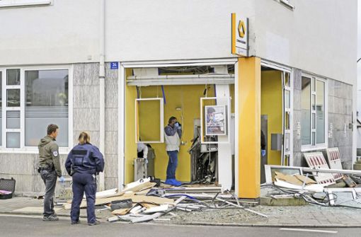 In Wiesau in der Oberpfalz wurde eine Filiale der Commerzbank im Oktober Ziel von Geldautomatensprengern. Foto: Archiv