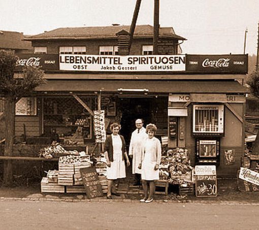 Das erste Kolonialwarengeschäft von Jakob Gessert im Durchgangslager Wiesau in den 1950er-Jahren. Foto: pr