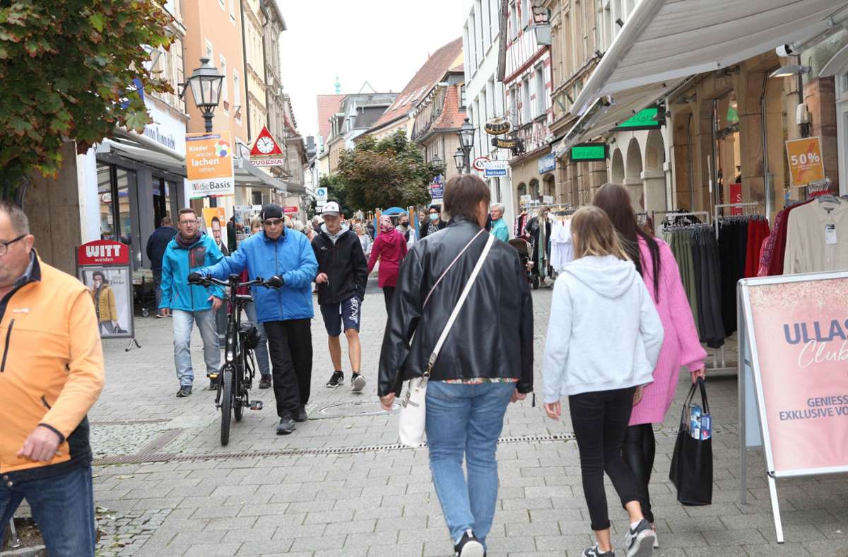 Viele Händler spüren bereits seit Längerem einen Rückgang der Kundenfrequenz in der Kulmbacher Innenstadt. So voll wie hier ist es meist nur an verkaufsoffenen Sonntagen. Foto: Archiv/gab