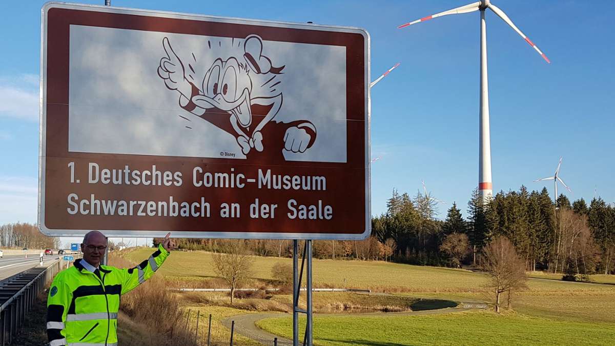 Hof: Schilder an der Autobahn weisen auf Erika-Fuchs-Haus hin