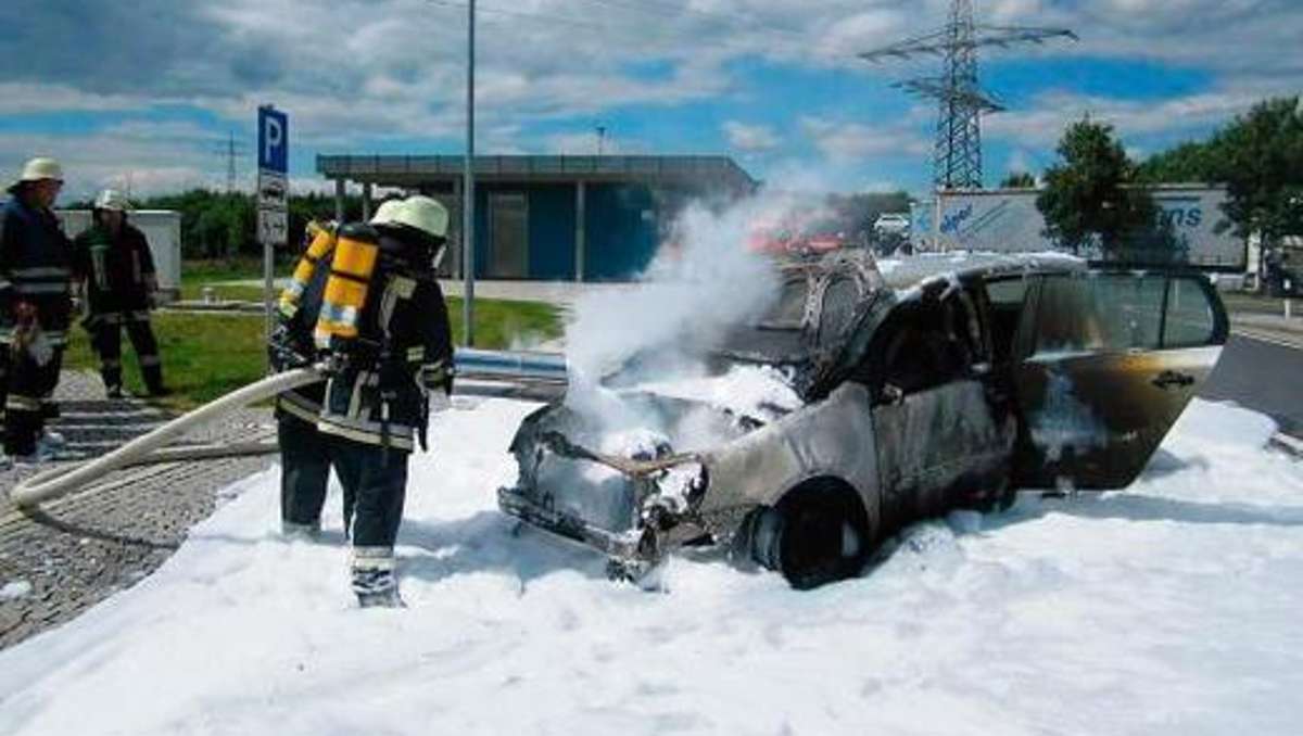 Marktredwitz: Auto brennt auf A93-Parkplatz völlig aus