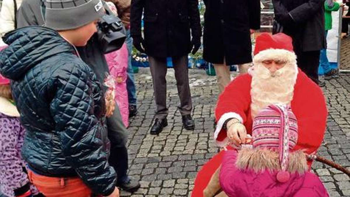 Selb: Selber Weihnachtsmann besucht Ascher Markt