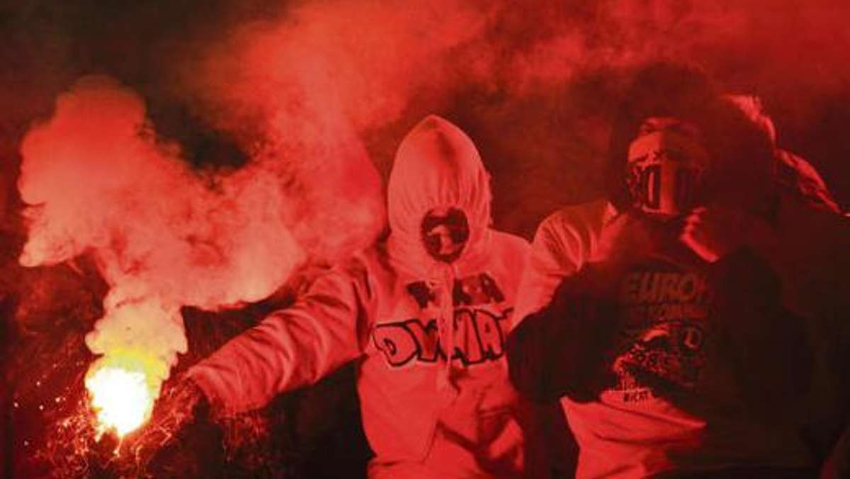 Länderspiegel: Dynamo-Fans halten Polizei in Atem