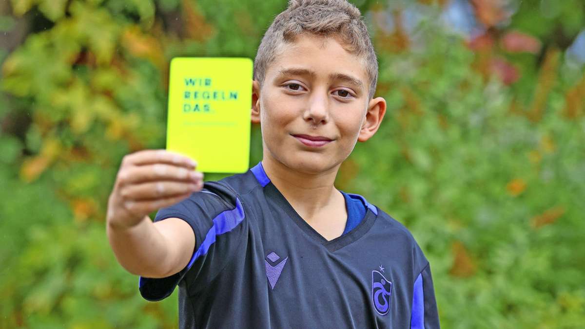 Fußball kurios: Elfjähriger bekommt Gelb bei Männerspiel