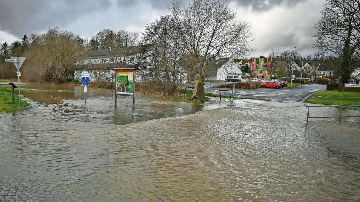 Arzberg: Straßen versinken im Hochwasser