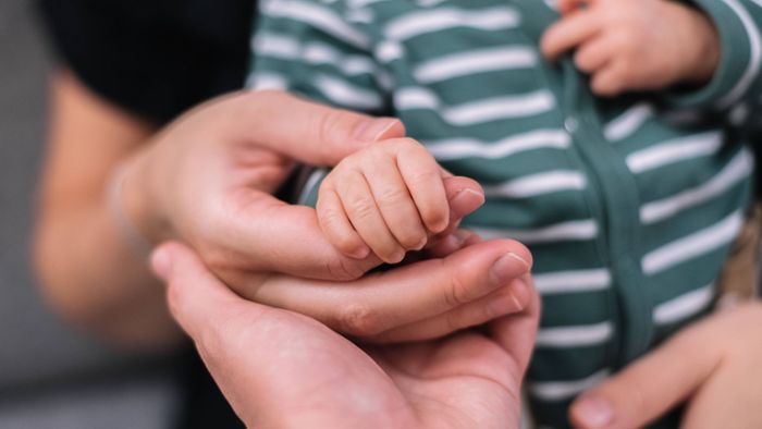 Geburt des ersten Kindes: Durchschnittsalter von Vätern in Deutschland steigt