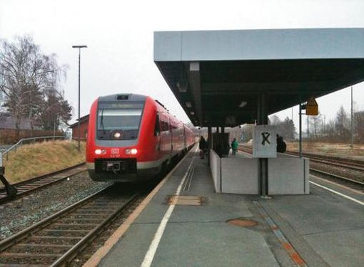 Ein Interregio hält am Münchberger Bahnhof. Quelle: Unbekannt