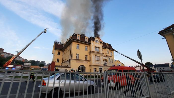 Ehemalige Gaststätte: Großbrand mitten in Arzberg