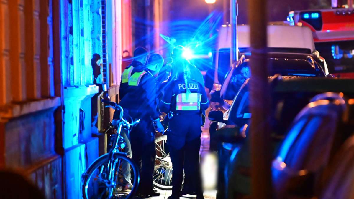 Ermittlungen in Krefeld: Mann per Kopfschuss auf offener Straße getötet