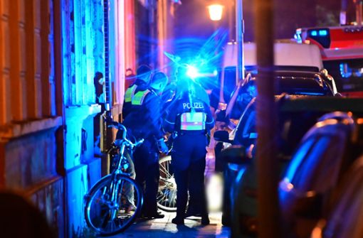 Ein Schuss hat das Opfer in Krefeld in den Kopf getroffen. Foto: dpa/Alex Forstreuter