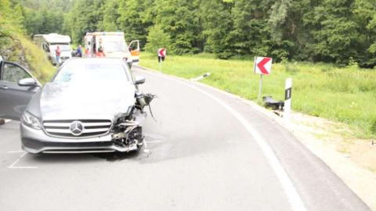 Kulmbach: Motorrad prallt in Auto  Biker schwer verletzt