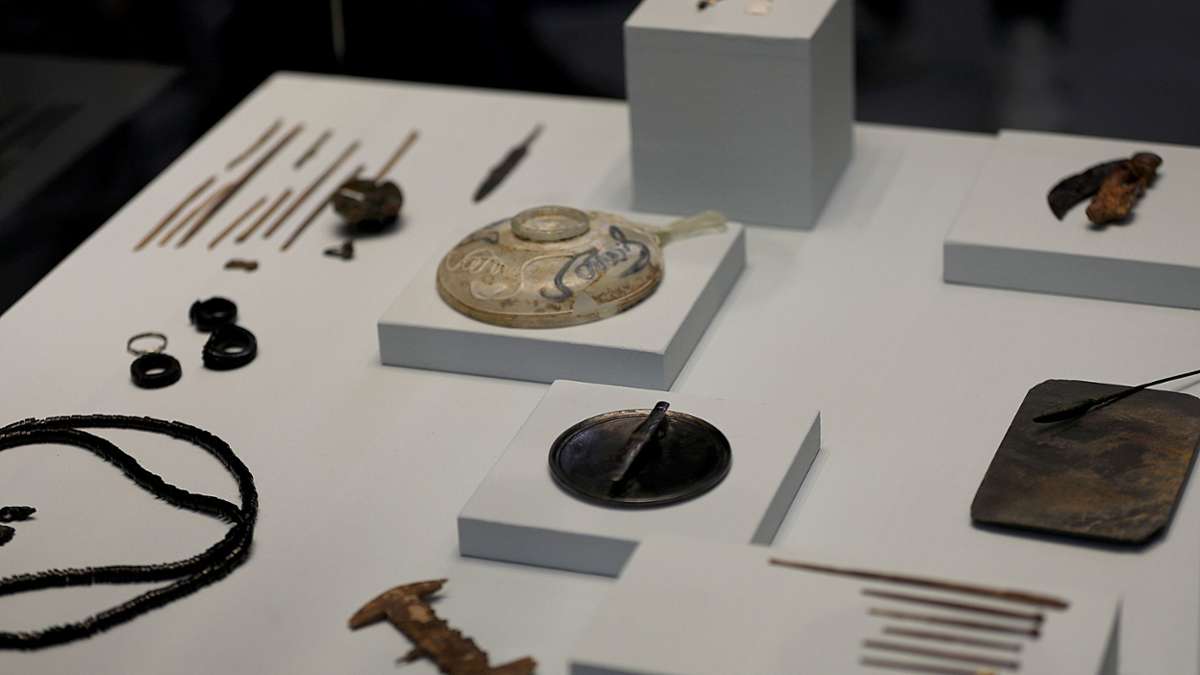 Kunst und Kultur: Archäologen finden römischen Sarkophag mit Beauty-Ausstattung