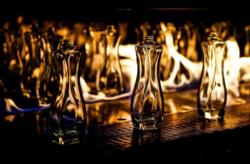 Heinz-Glas  ist spezialisiert auf die Herstellung und Veredelung von Glasflakons für die Parfüm- und Kosmetikindustrie Foto: Heinz-Glas