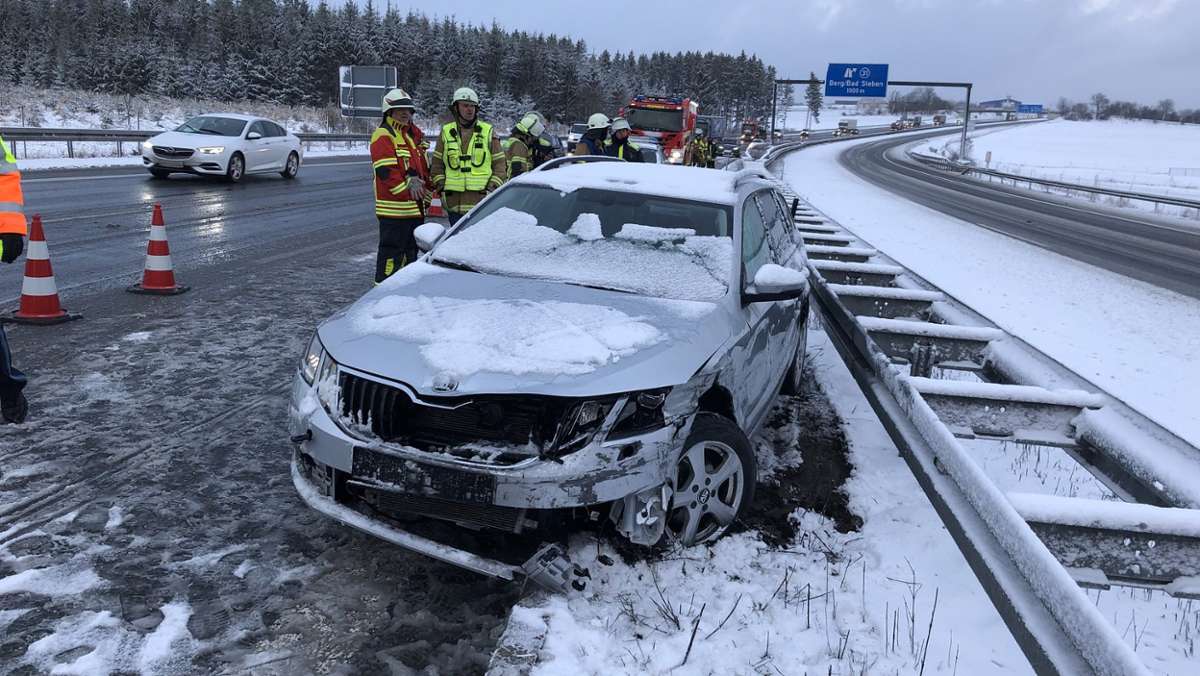 Hof: Schneefall sorgt für Unfälle und Verkehrsstörungen