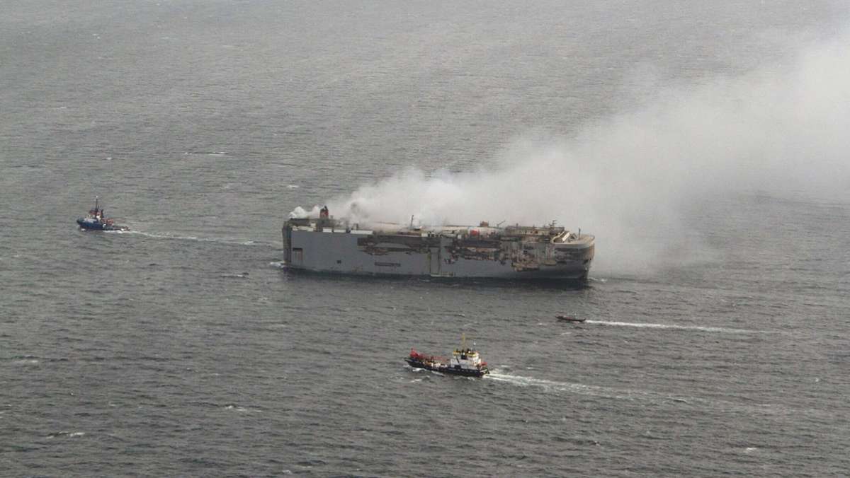 Nordsee: So läuft die Abschlepp-Aktion des brennenden Frachters