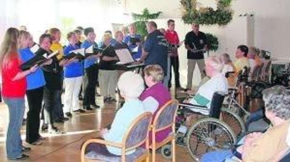 Hof: Oberkotzauer Chor sorgt im Saalepark für gute Laune