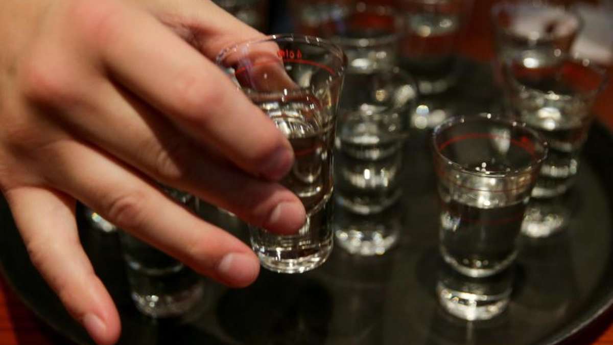 Hof: Anzeige: 15-Jährige kommt mit Alkoholvergiftung ins Klinikum