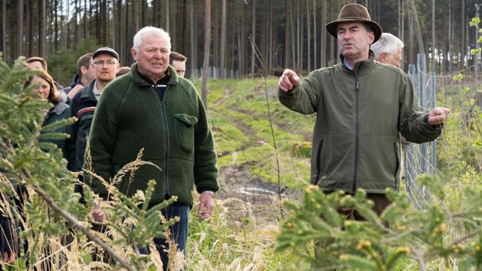 Ministerbesuch in Gefrees: Aiwanger schindet bei Waldbauern Eindruck
