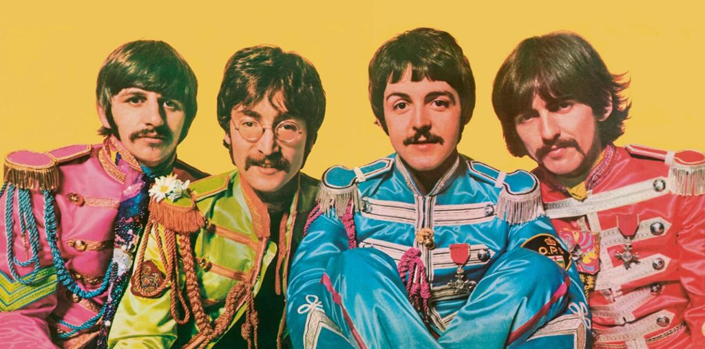 "Sgt. Pepper's Lonely Hearts Club Band": Auf ihrem achten Studioalbum, einem der ersten Konzertalben der Musikgeschichte, präsentieren die Beatles innovative Sounds. In den Medien zeigen sich die vier ganz bunt.	Fotos: (c) Apple Ltd./Universal Music Deutschland/obs (1); Rauchwetter/dpa (1); Archiv (2); Georg Jahreis (1)
