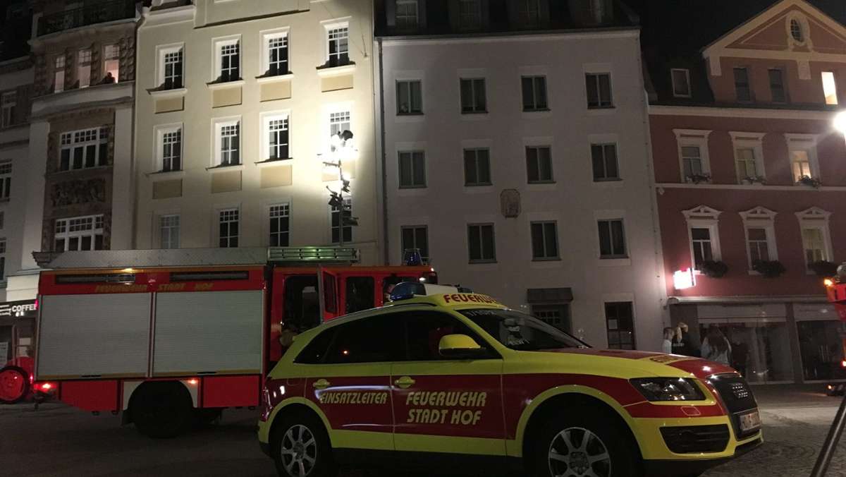 Hof: Rauchwolke über Hofer Altstadt: Feuerwehr rückt aus
